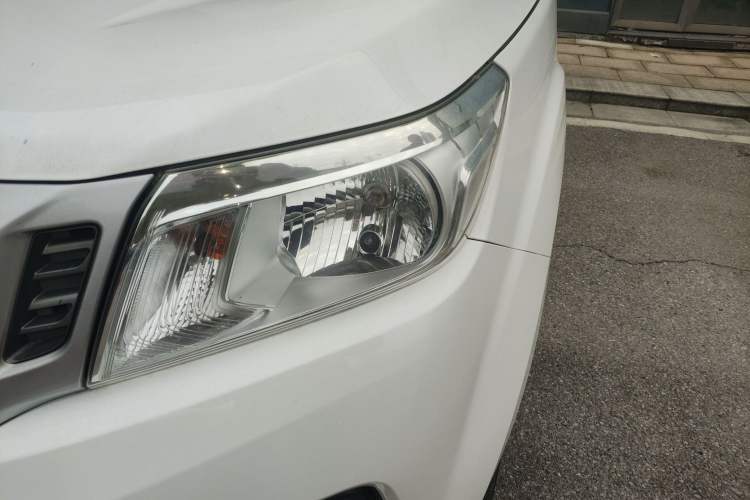 Used Nissan Navara 2017 2.5L Manual Two-Wheel Drive Standard Edition QR25