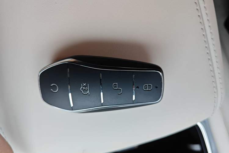 Used BYD Song L EV 2024 662 km Beyond Edition