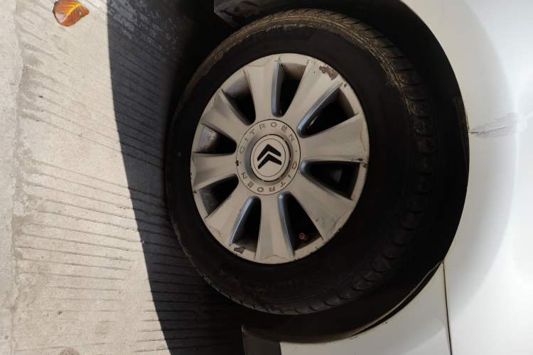 Used Citroen C-Triomphe 2006 2.0L Manual Luxury Version Right Front Wheel Hub