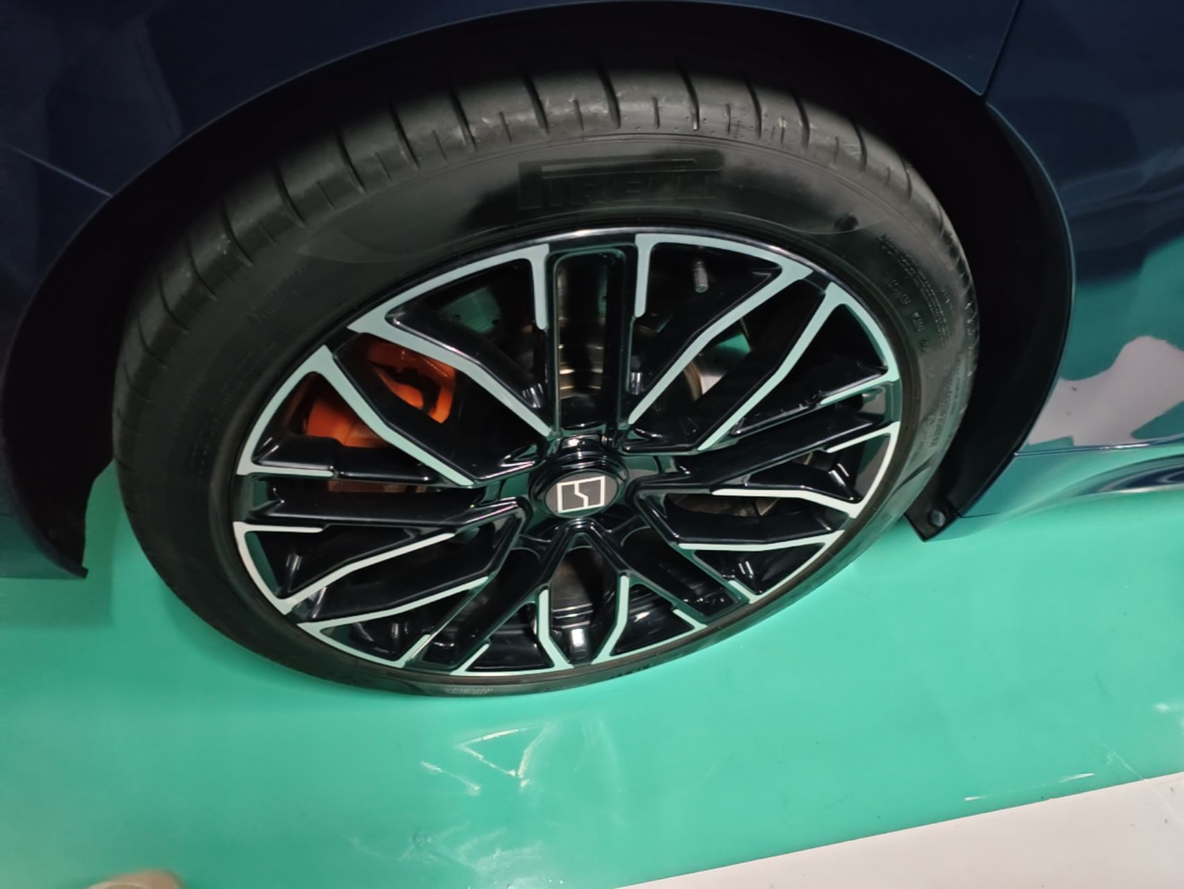 Zeekr 001 2024 YOU Edition 100 kWh All-Wheel Drive — снимка 11