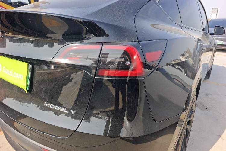 Used Tesla Model Y 2021 Long-Range All-Wheel-Drive Version Right Rear Taillight