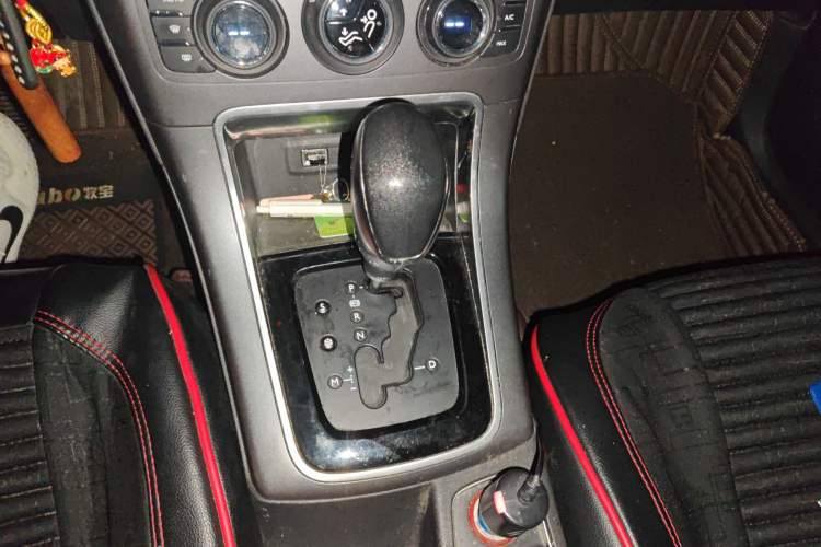 Used Citroen C4 Sega 2016 1.6L Automatic Luxury Model Gear Lever