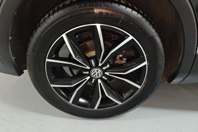 Used Volkswagen Tiguan L 2019 Revised 330TSI Automatic Two-Wheel Drive Smart & Luxury Edition China VI Standard
