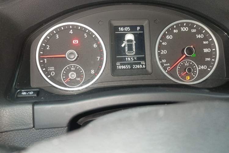 Used Volkswagen Tiguan 2016 280TSI Automatic Two-Wheel Drive Silk Road Comfort Edition Odometer Close Up