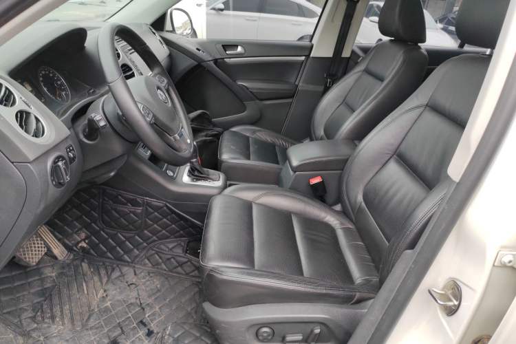 Used Volkswagen Tiguan 2015 1.8TSI Automatic All-Wheel-Drive Luxury Model Left Front Seat