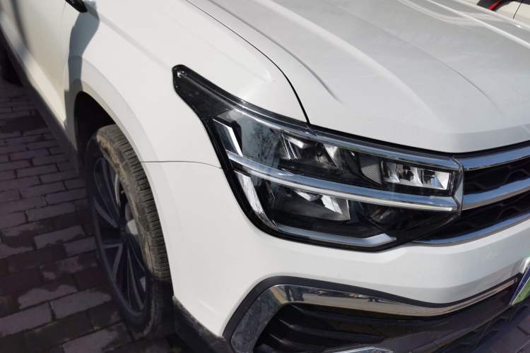 Used Volkswagen Tharu 2023 300TSI Two-Wheel-Drive Moonlight Edition Right Front Headlight