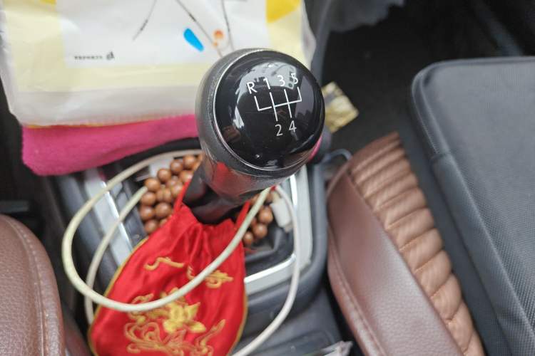 Used Volkswagen Lavida 2013 Restyled Classic 1.6L Manual Comfort Edition Gear Lever