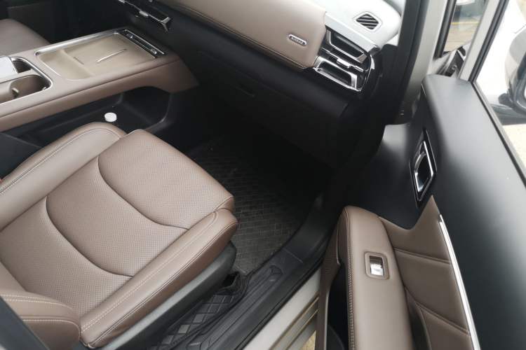 Used Wuling Starlight 730 2025 Model Plug-in Hybrid 125km Luxury Edition