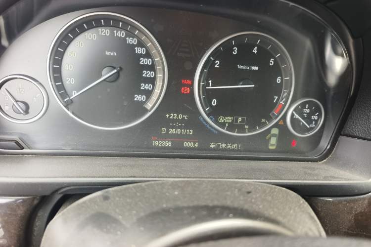 Used BMW 5 Series 2013 525Li Luxury Model Odometer Close Up