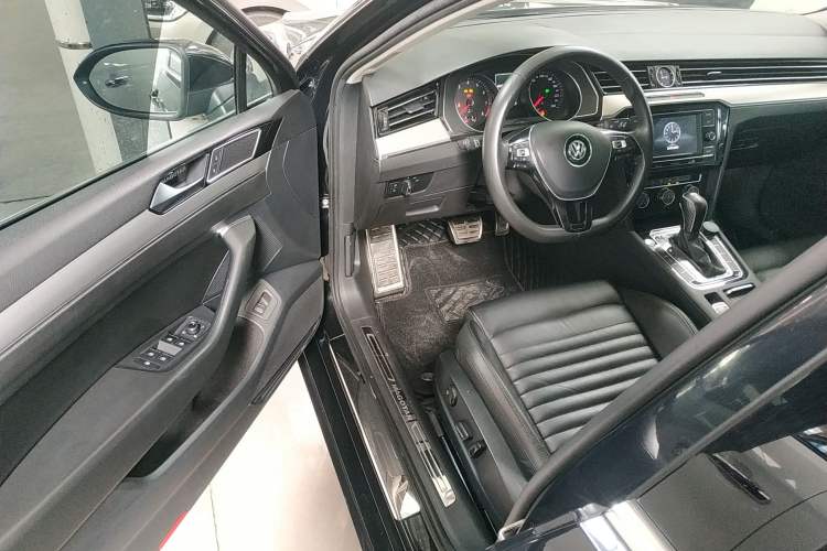 Used Volkswagen Magotan 2019 330TSI DSG Leading Edition China V Standard Driver Seat