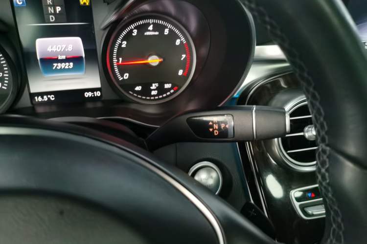 Used Mercedes-Benz GLC 2019 Facelift GLC 260 L 4MATIC Luxury Model Gear Lever