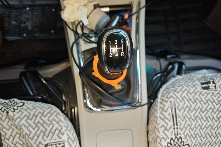 Used Jinbei New Hiace S 2023 1.5L Wealth Edition Passenger Van 5/6/7-Seater Central Air Conditioning Version SWC15M
