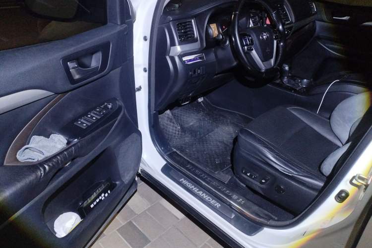 Used Toyota Highlander 2015 2.0T Four-Wheel Drive Luxury Edition 7-Seater
