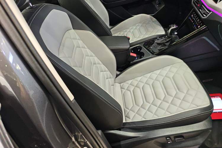 Used Volkswagen Tayron 2024 330TSI Two-Wheel Drive R-Line High-Energy Version
