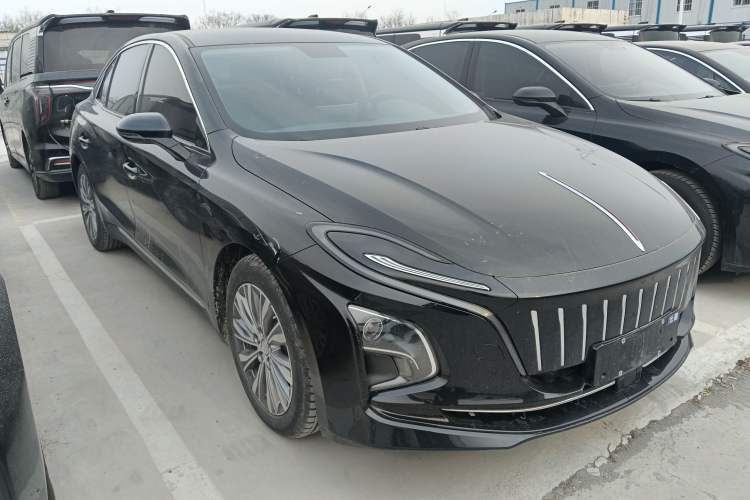 Used Hongqi E-QM5 2023 560km PLUS Front Right 45 Deg