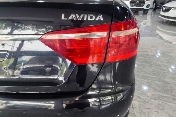 Used Volkswagen Lavida 2013 Revised Classic 1.6L Automatic Fashion Edition Exterior 3