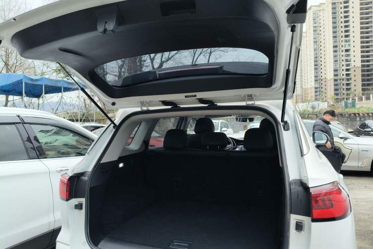 Used Roewe RX5 MAX 2021 Supreme Series 300TGI Automatic Luxury Cabin Edition Trunk