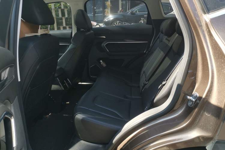 Used Haval H6 2017 Red Label 2.0T Automatic Two-Wheel Drive ZhiShang Model
