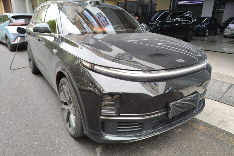 Used Li Auto L7 2024 MAX Model Front Right 45 Deg