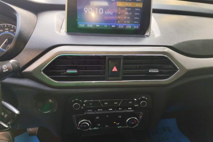 Used Dongfeng Fengon S560 2019 1.8L Manual Urban Model
