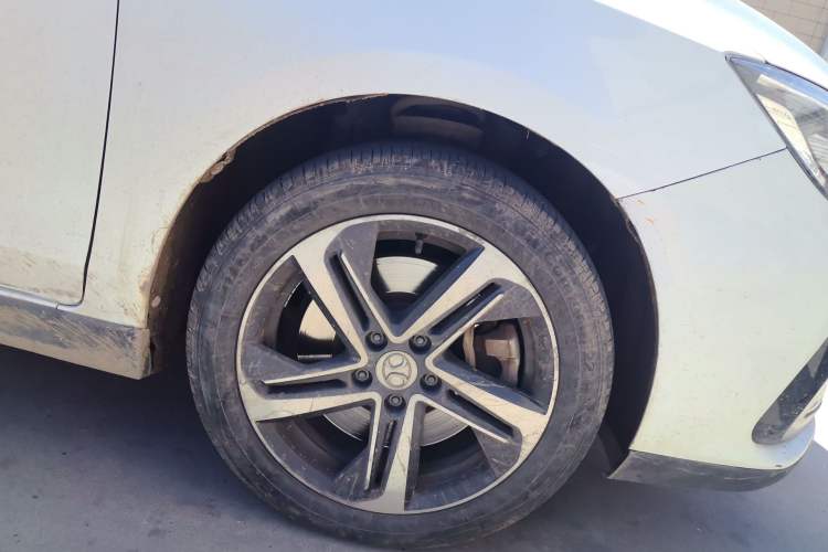 Used BAIC Beijing EU5 2018 R550 Smart Trend Edition Right Front Wheel Hub