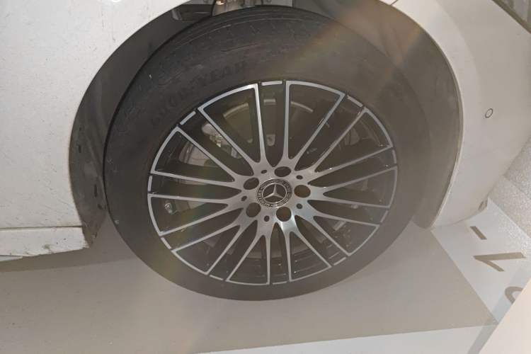 Used Mercedes-Benz C-Class 2024 Restyled C 260 L Sport Edition Right Front Wheel Hub