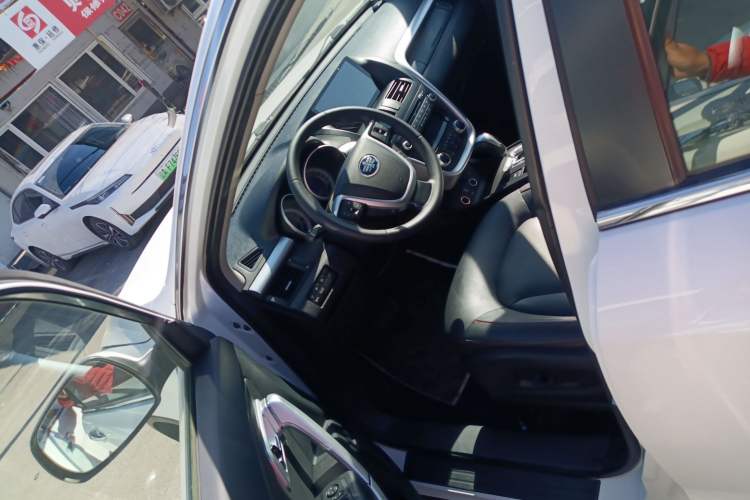 Used Bestune X80 2013 2.3L automatic luxury version
