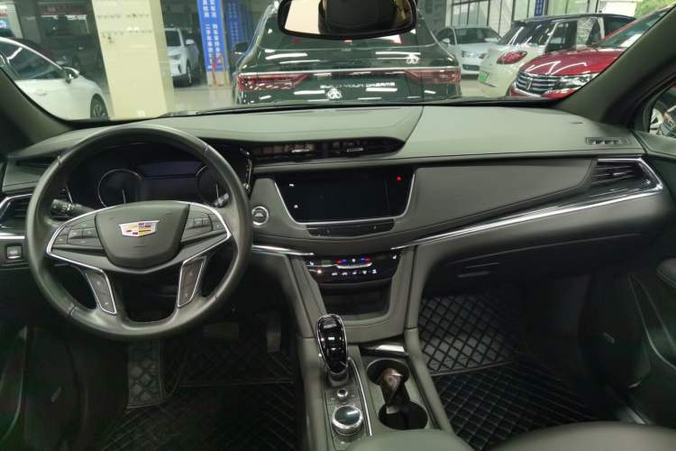 Used Cadillac XT5 2022 2.0T Two-Wheel Drive Luxury Version