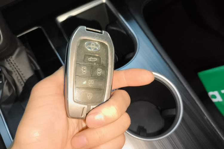 Used Toyota Sienna 2023 2.5L Hybrid Deluxe Edition
