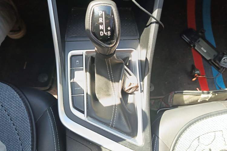 Used Geely Auto Vision X3 2019 Upgraded Model 1.5L CVT Elite Version Gear Lever