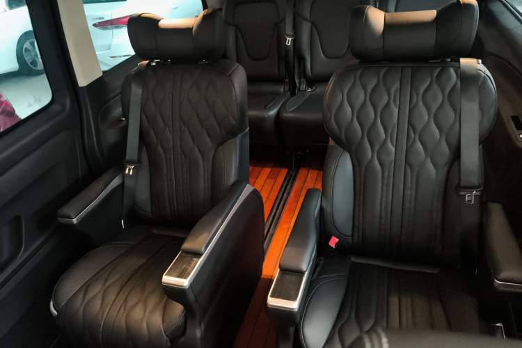 Used Mercedes-Benz Vito 2020 2.0T Elite Version 7 Seats Left Rear Seat