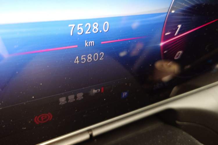 Used Mercedes-Benz C-Class 2023 Restyled C 260 L Night Edition Sports Version Odometer Close Up