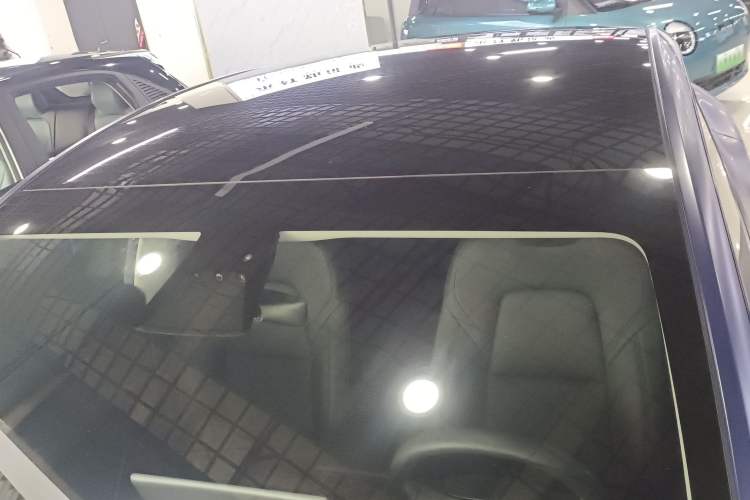 Used Tesla Model Y 2022 Long-Range All-Wheel-Drive Version Roof