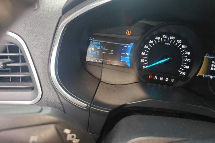 Used Ford Edge 2015 2.0T GTDi Two-Wheel-Drive High-Line Version
