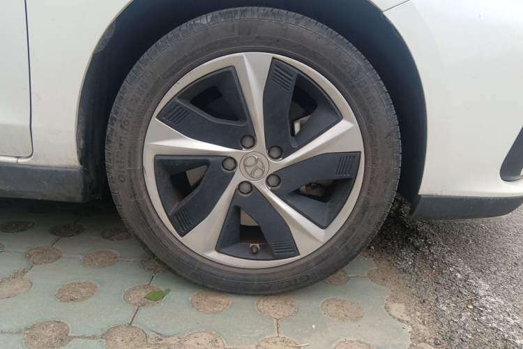 Used BAIC Beijing EU5 2018 R550 Smart Trend Edition Right Front Wheel Hub