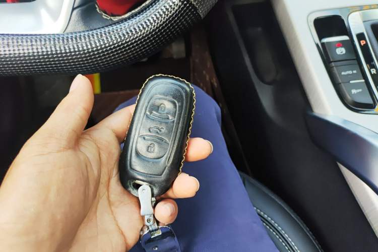 Used Geely Auto Emgrand X7 Sport 2018 1.8TD Automatic Two-Wheel Drive Smart Connect 4G Internet Edition Vehicle Key