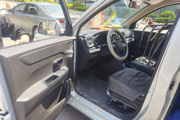 Used Wuling Hongguang V 2021 1.5L Enjoyment Edition LAR