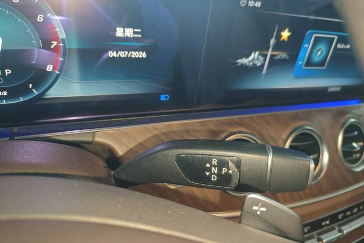 Used Mercedes-Benz E-Class 2018 Facelifted E 300 L Stylish Version Gear Lever