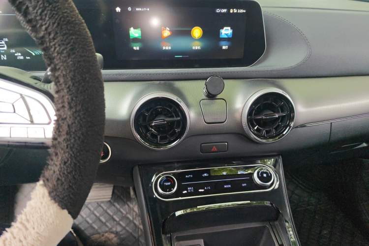 Used FORTHING T5 EVO 2021 1.5TD DCT Diamond Edition Audio And AC Panel