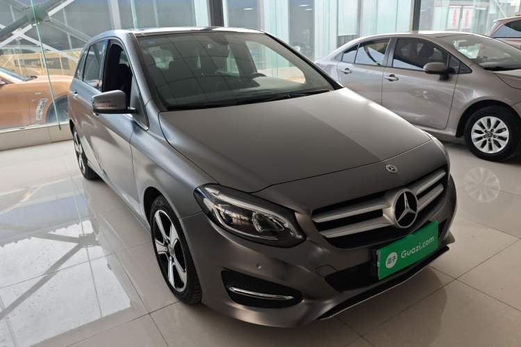 Used Mercedes-Benz B-Class 2019 B 200 Fashion Model Front Right 45 Deg