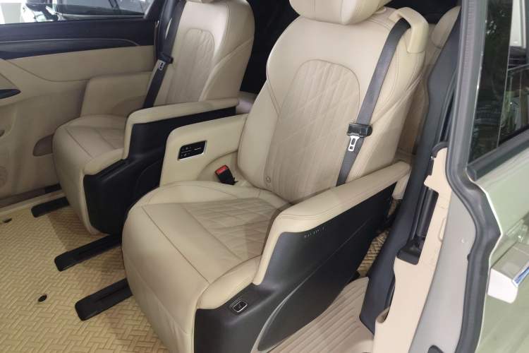 Used Buick GL8 2022 ES Land Cruiser 653T Luxury Model Left Rear Seat