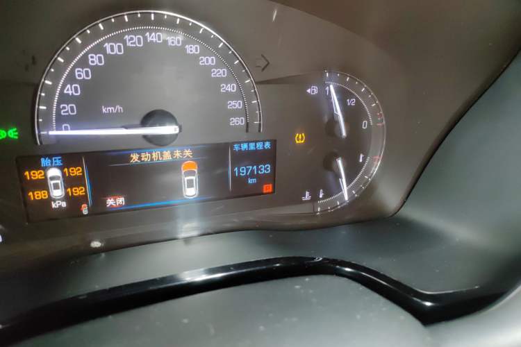 Used Cadillac XT5 2016 28T Four-Wheel Drive Tech Version Odometer Close Up