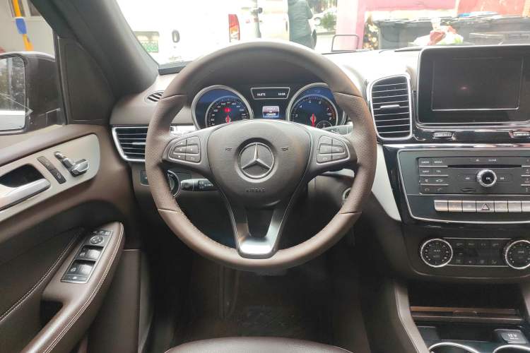 Used Mercedes-Benz GLE-Class 2017 GLE 400 4MATIC Middle East version
