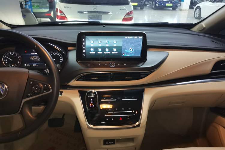 Used Buick GL8 2023 Facelifted Land Cruiser Executive Luxury Version Audio And AC Panel