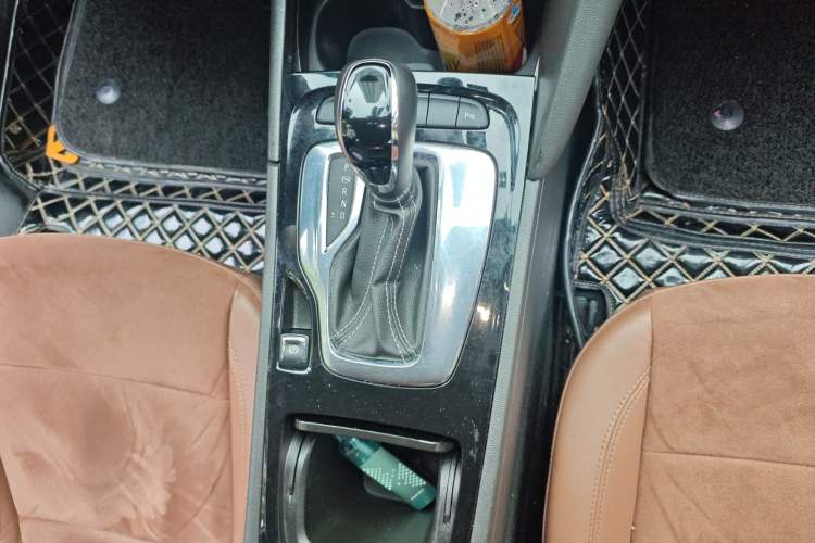 Used Buick Regal 2017 20T Luxury Model Gear Lever