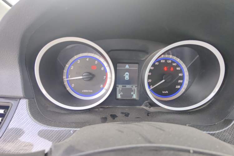 Used Soueast V5 Lingzhi 2014 1.5T Manual Qukong Version