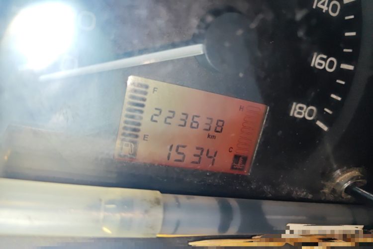 Used Wuling Rongguang 2012 1.5L Extended Basic Version Odometer Close Up