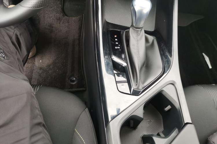 Used Roewe i5 2021 1.5L CVT Platinum Edition
