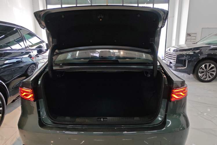 Used Chery Fengyun A8L 2025 1.5 TGDI 145 km Luxury Version Trunk