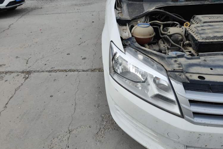 Used Volkswagen Santana 2015 1.4L Manual Fashion Edition Right Front Headlight